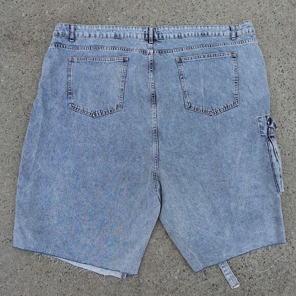 PLT Plus 30 Asymmetrical Wrap Denim Cargo Shorts NWT – Light Acid Wash - Picture 2 of 8